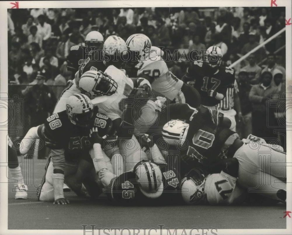 1985 Press Photo Football Pileup In Alabama State - Alabama A&amp;M Football Game - Historic Images