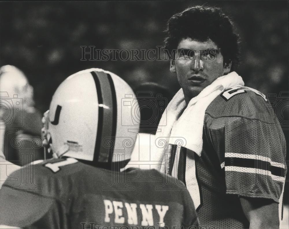 1984 Press Photo Miami Football Player Sidelines of Hall of Fame Classic Game - Historic Images