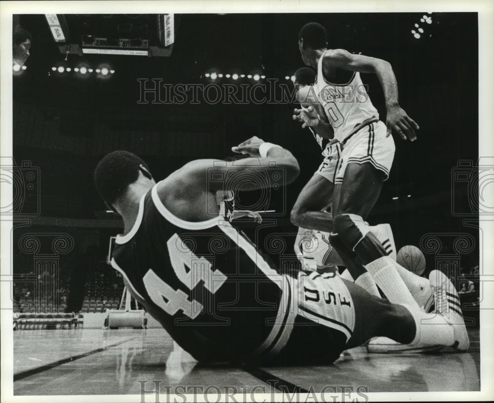 Press Photo University of Alabama Birmingham Basketball game - abns05823 - Historic Images