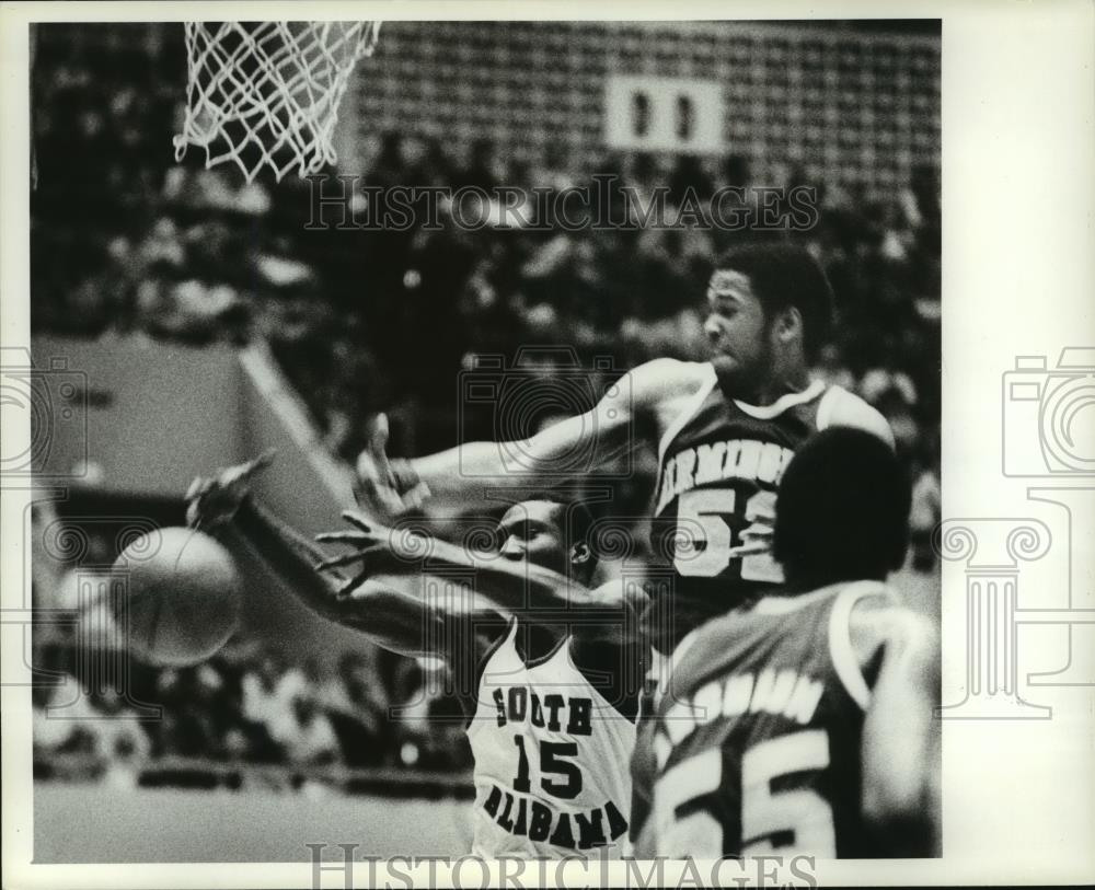 Press Photo University of Alabama Birmingham Basketball game with South Alabama - Historic Images