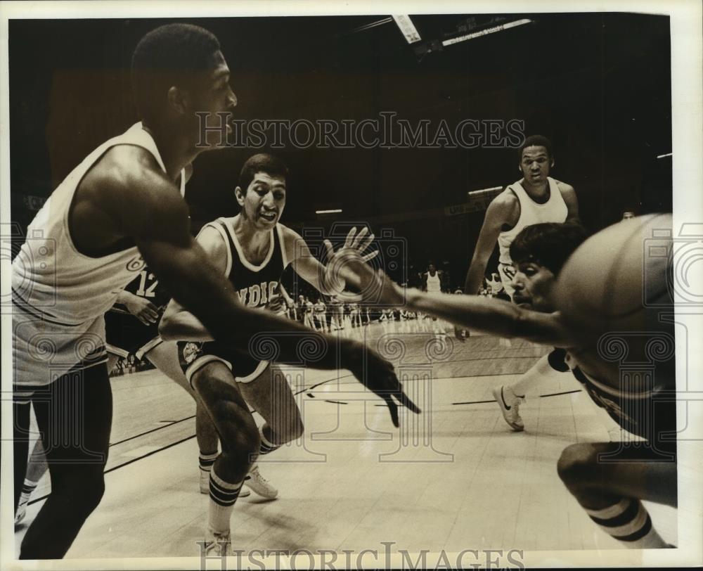 Press Photo University of Alabama Birmingham Basketball game - abns05827 - Historic Images