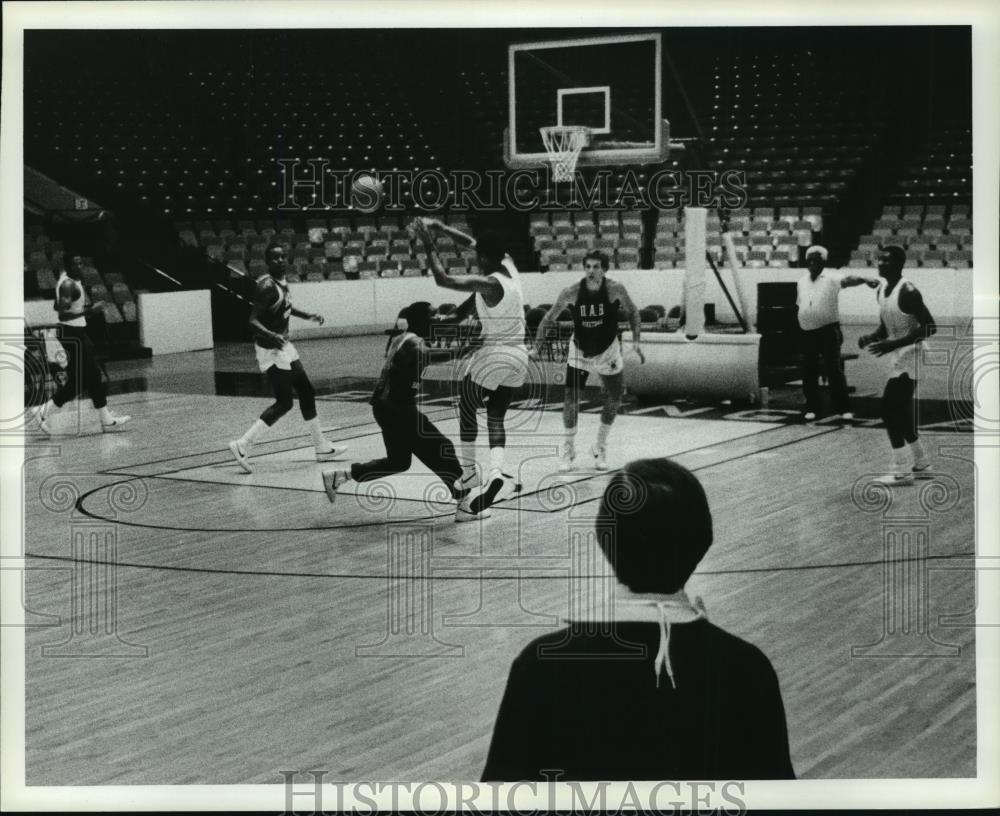 Press Photo University of Alabama Birmingham Basketball Game - abns05830 - Historic Images