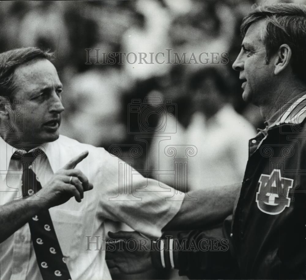 1980 Press Photo Pooley and Coach Doug Barfield before Football Game, Sports - Historic Images