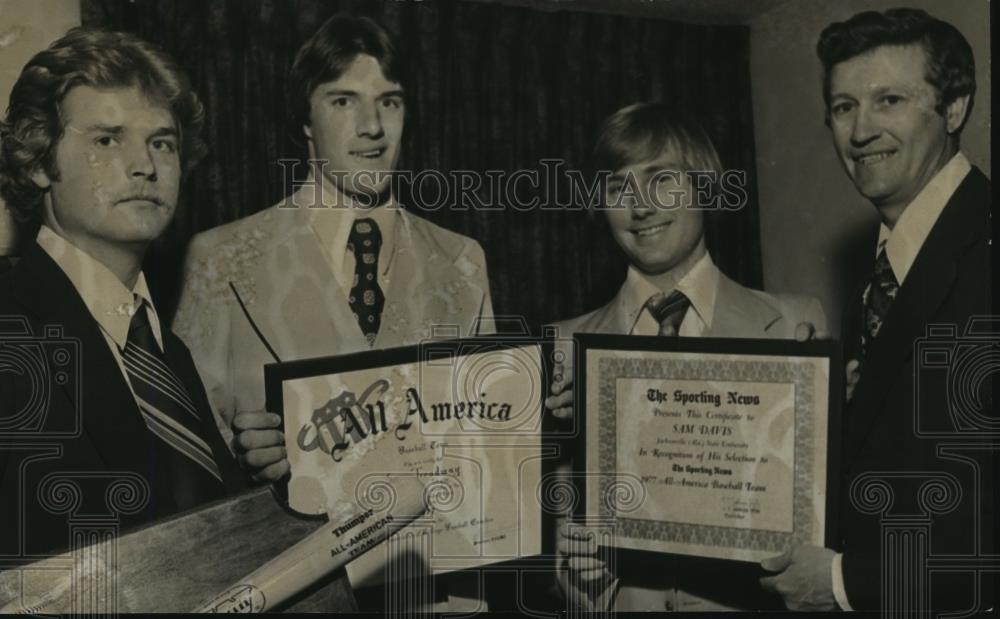 1978 Press Photo Jacksonville Baseball Players awarded by Coach Rudy Abbott - Historic Images