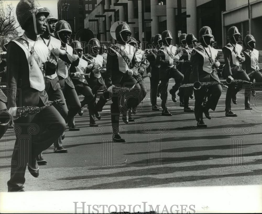 1981 Press Photo Carver High School Band in Magic City Classic Parade - Historic Images