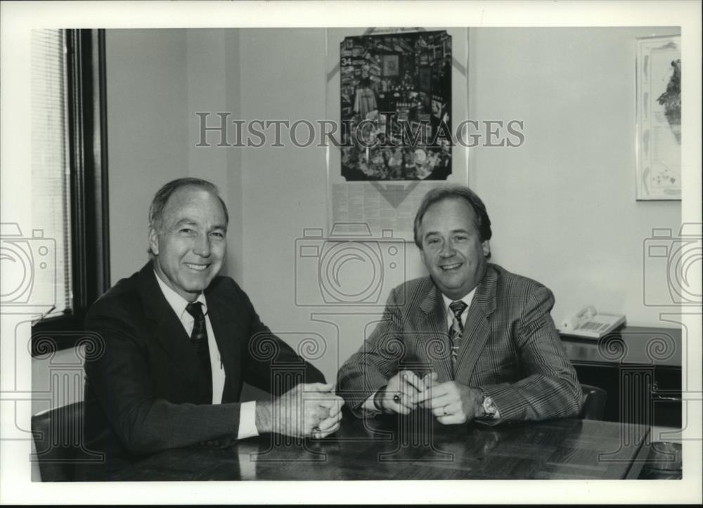 Press Photo Bart Starr and Dr. James R. Andrews - abns06145 - Historic Images