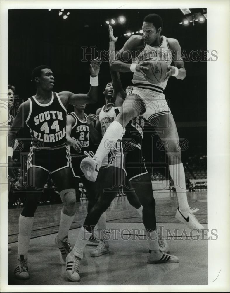 Press Photo University of Alabama Birmingham Basketball Players in Game - Historic Images