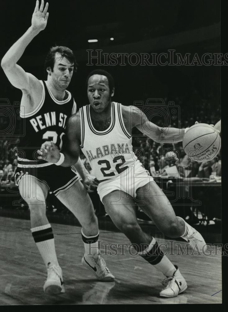 1988 Press Photo Alabama&#39;s Eddie Adams drives around Penn State Tom Wilkinson - Historic Images