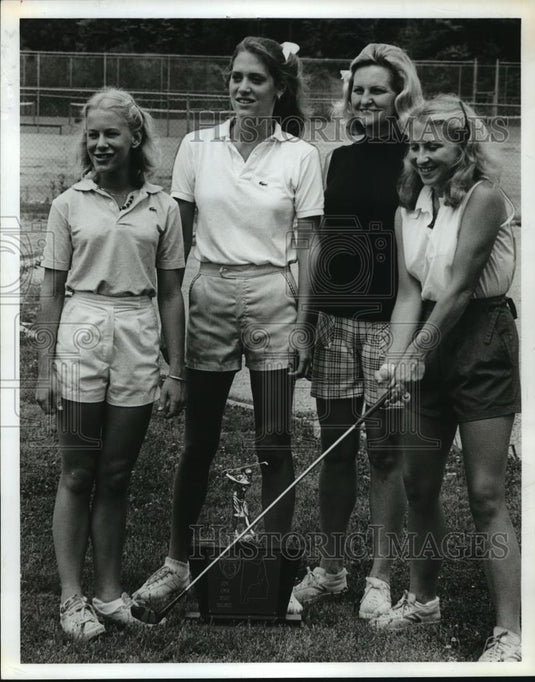 1979 Press Photo Golf Coach Martha Bankston, Kelly Selman, Other Students - Historic Images