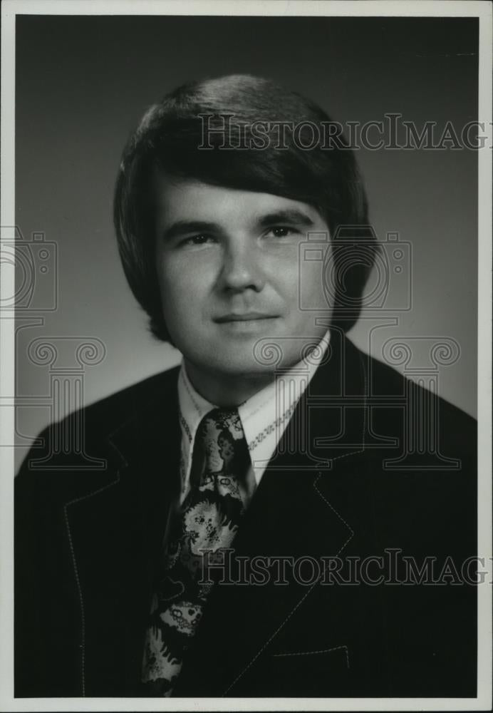 1976 Press Photo Barry W. Clemmons, BTNB- Fairfield Manager - abns06643 - Historic Images