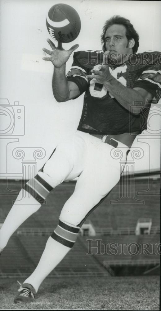 1979 Press Photo Mike Locklear, football player, catching football - abns06716 - Historic Images