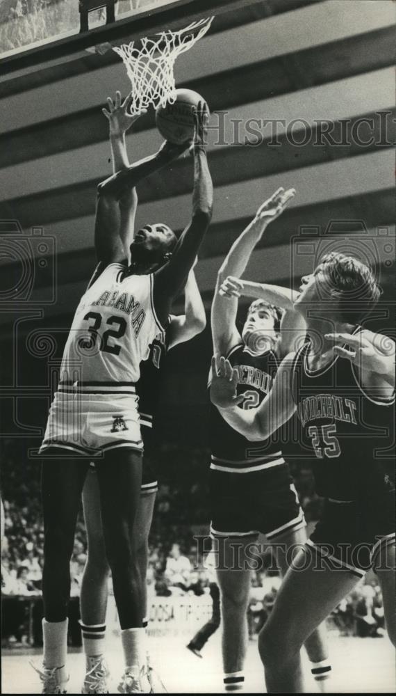 1983 Press Photo Alphonso &quot;Buck&quot; Johnson, #32, shooting basketball - abns06800 - Historic Images