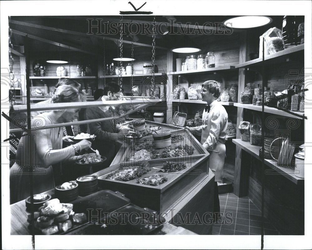 1979 Press Photo Giulio And Sons Restaurant In Dearborn - RRV51557 - Historic Images