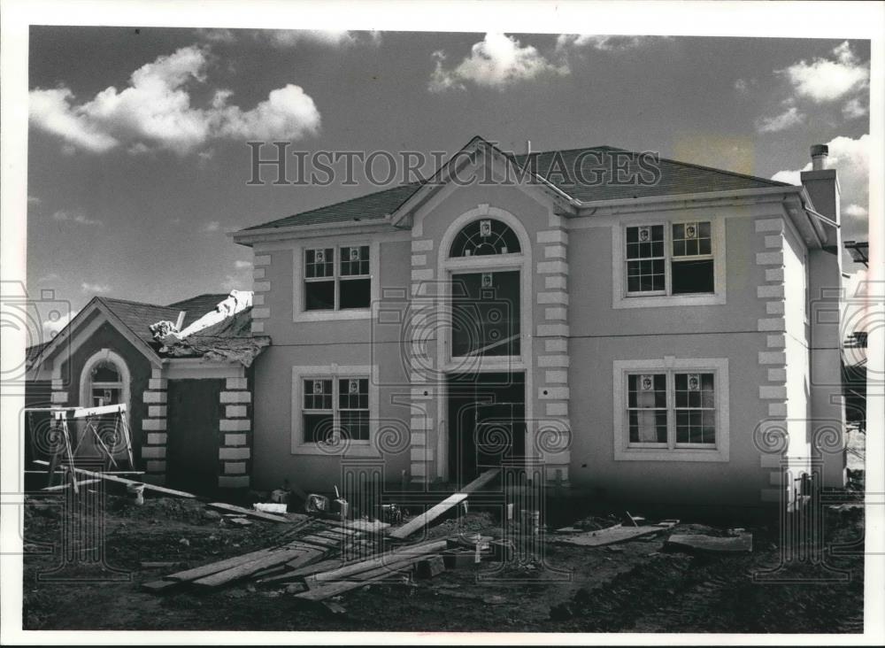 1990 Press Photo Home with stucco type siding built by the Wimmer Brothers - Historic Images