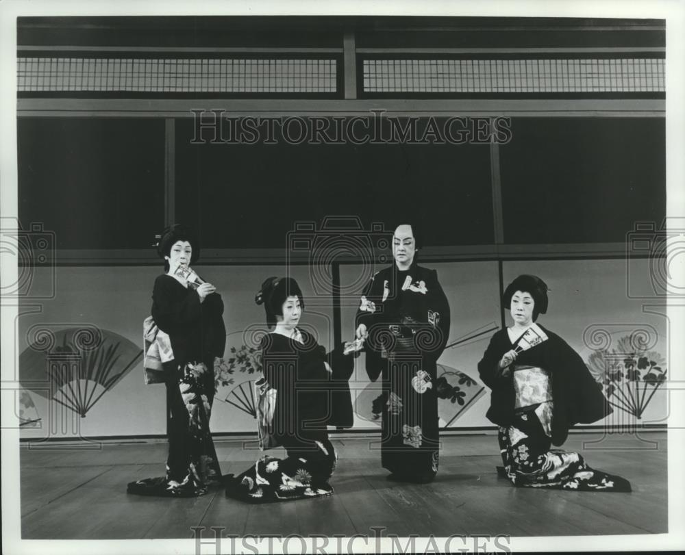 1982 Press Photo Dances By Tokyo Geisha Perform Twice A Year In Japan - Historic Images