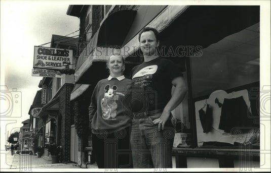 1989 Press Photo Theft in Milwaukee caused the Schoberg's to move their business - Historic Images