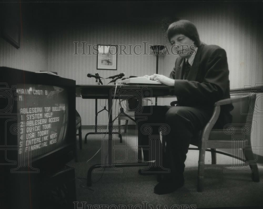 1993 Press Photo Vice President of Quaterra Communications Corp., Dan Schramm - Historic Images
