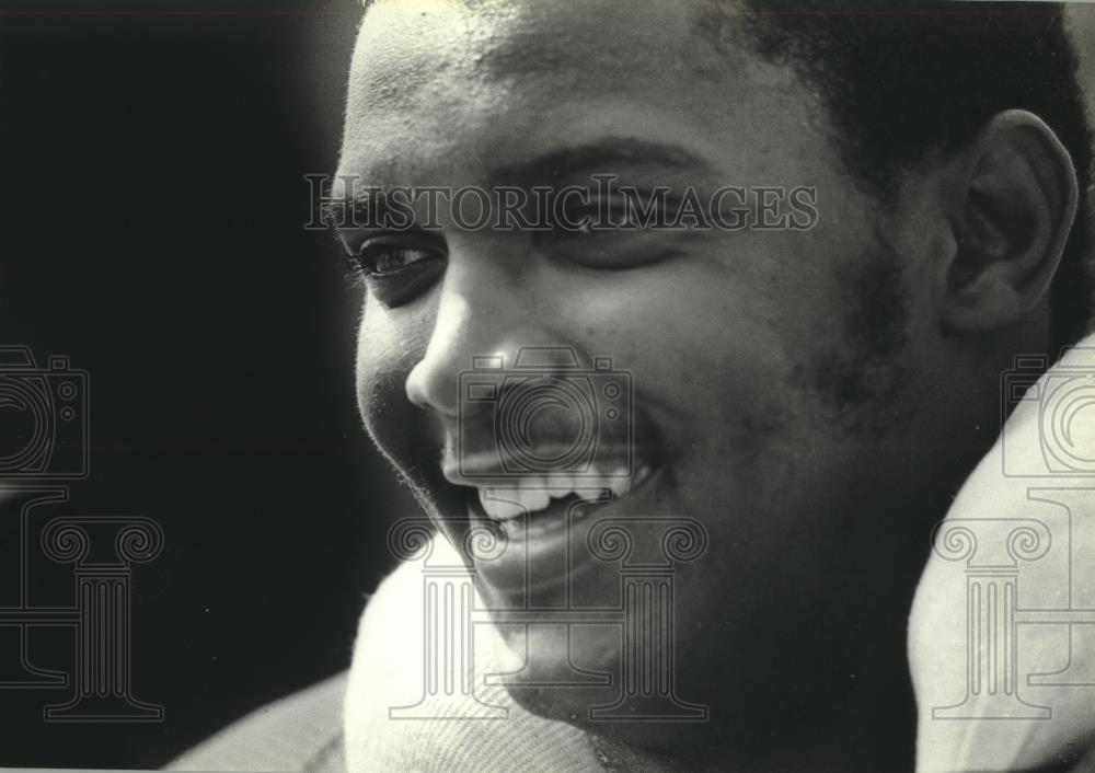 Ray Insell Ray Snell, leader of Wisconsin's offensive line, 1979 vintage press ...