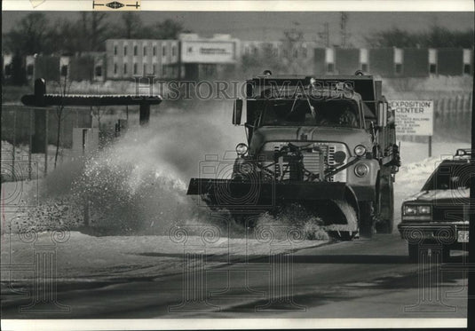 1979 Press Photo Snowplow along County Trunk FT near Waukesha Expo Center - Historic Images