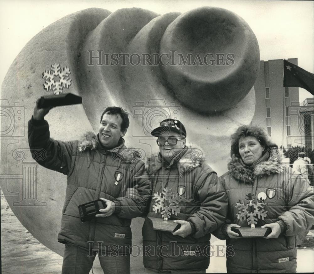 1993 Press Photo Italian team wins International Snow Sculpting Contest. - Historic Images