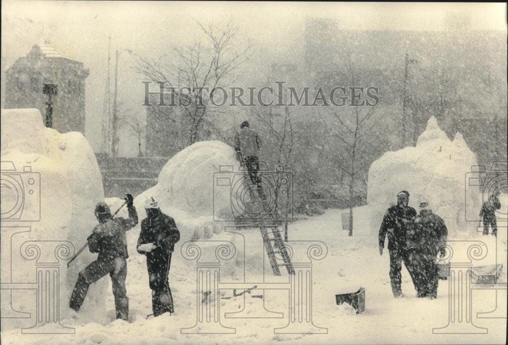 1987 Press Photo Snow falls on US International Snow Sculpting Competition - Historic Images