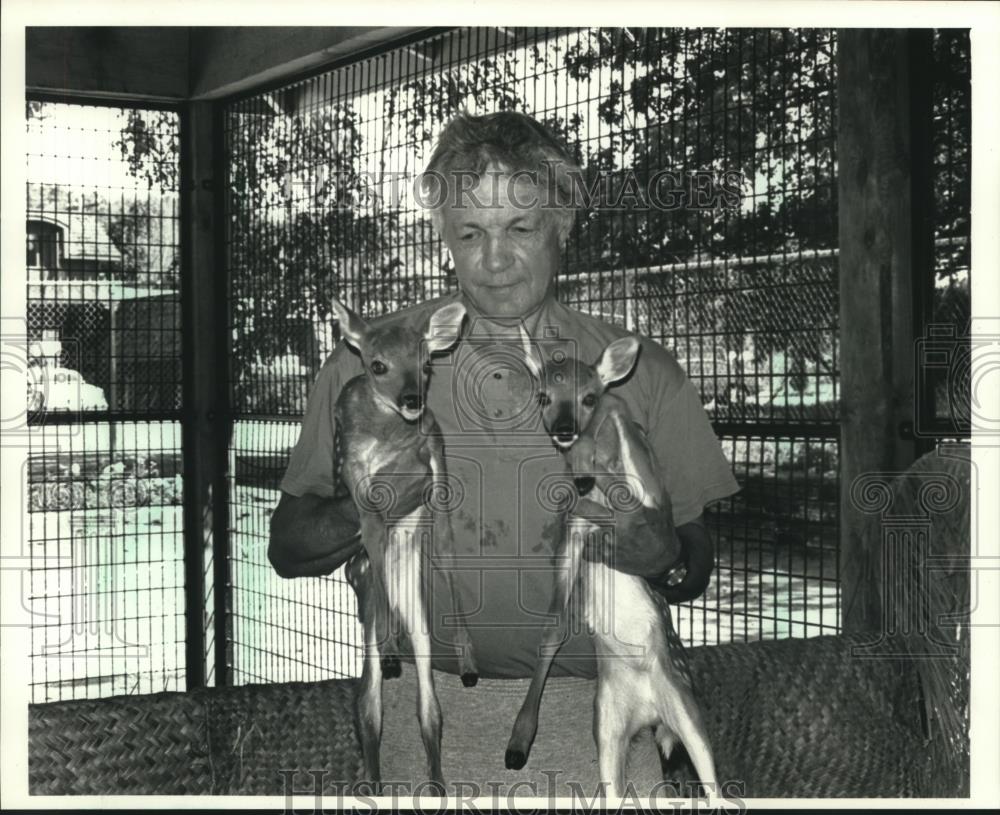 1989 Press Photo J.R. Simpson, owner of Simpson&#39;s Sportsman Bar and Game Farm - Historic Images