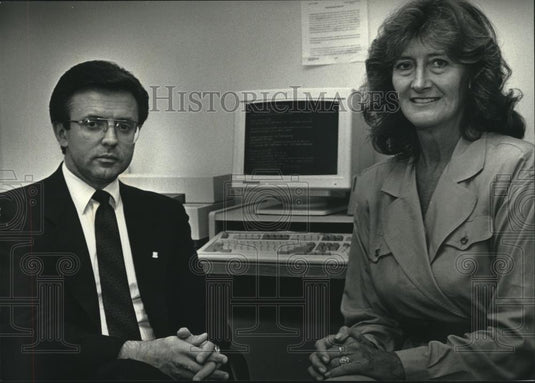 1990 Press Photo Blood Center of Southeastern Wisconsin officials, Milwaukee - Historic Images