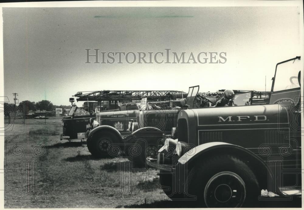 1988 Press Photo Items to be auctioned off at Old Town in Sparta, Wisconsin. - Historic Images