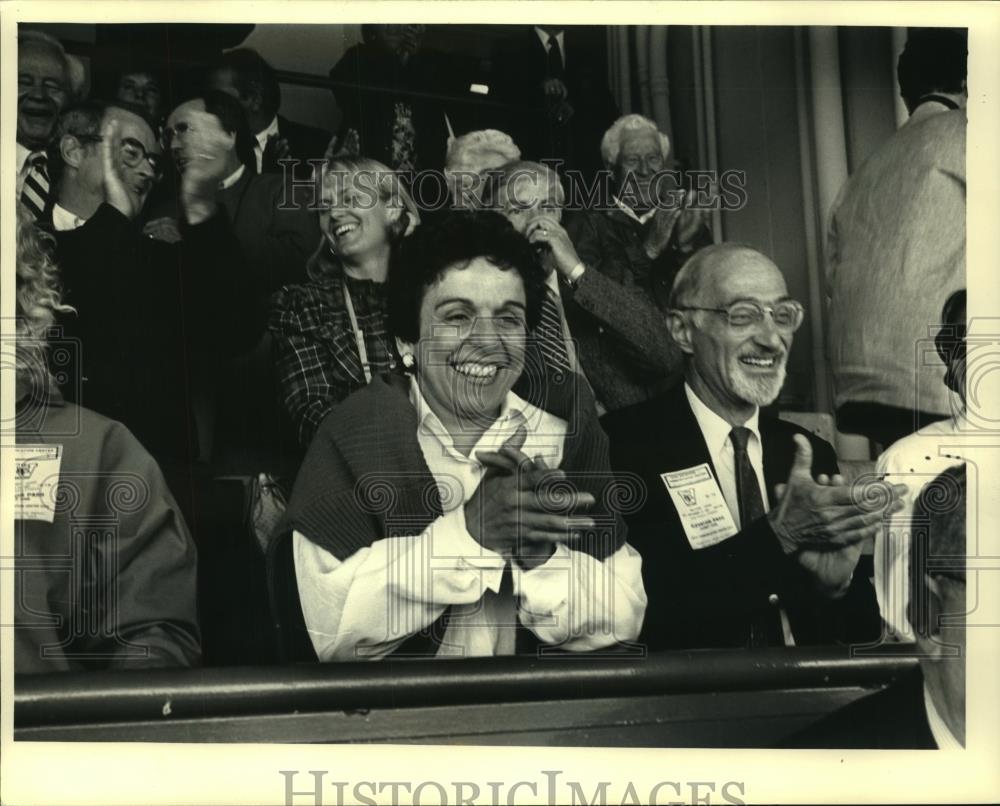 1987 Press Photo Donna Shalala and others clapping at an event - mjc01457 - Historic Images