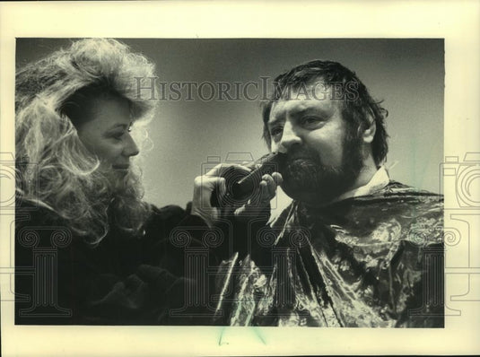 1987 Press Photo Debbie Kueny shaved Principal Sheldon's beard-Greenfield M.S. - Historic Images