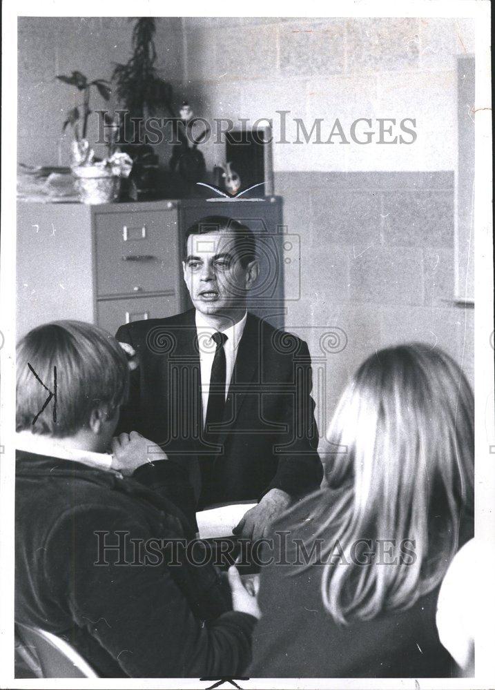 1969 Press Photo Phillip Runkel Superintendent students - RRV55057 - Historic Images