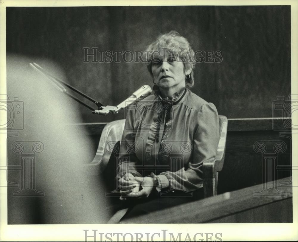 1982 Press Photo Kristin Osiecki testified in court about her son, Glenn Osiecki - Historic Images