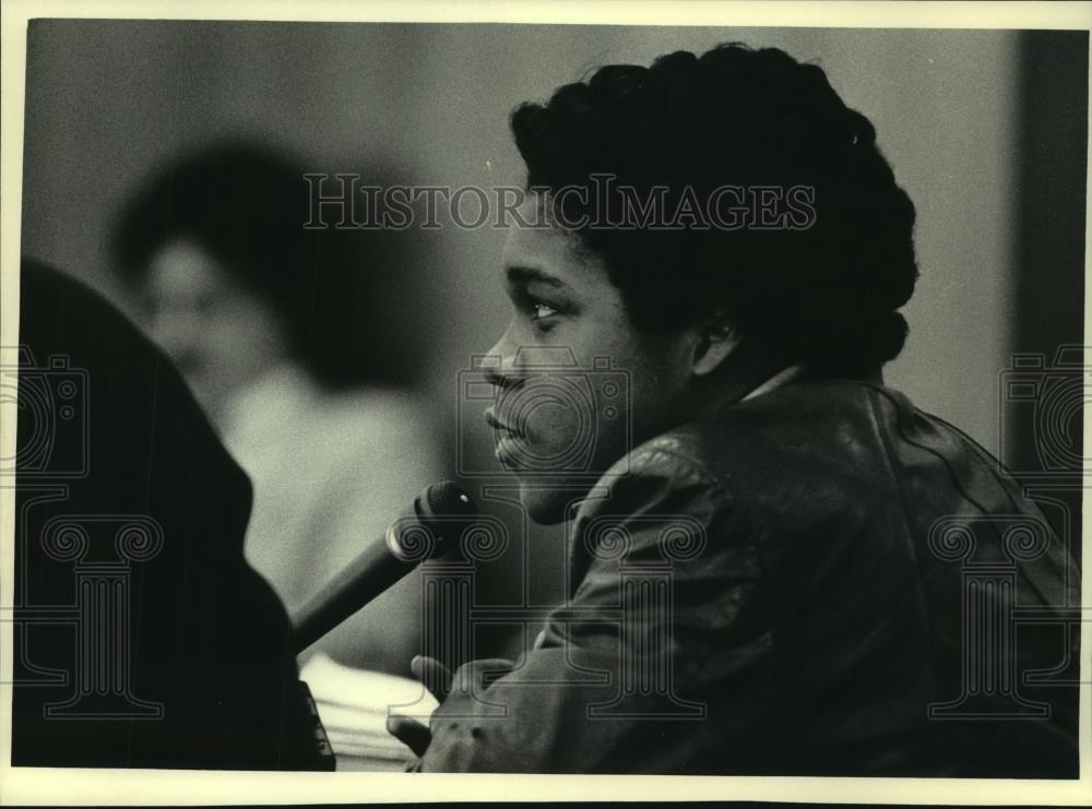 1986 Press Photo Jimmy Horton in courtroom, accused of sexual assault, Milwaukee - Historic Images