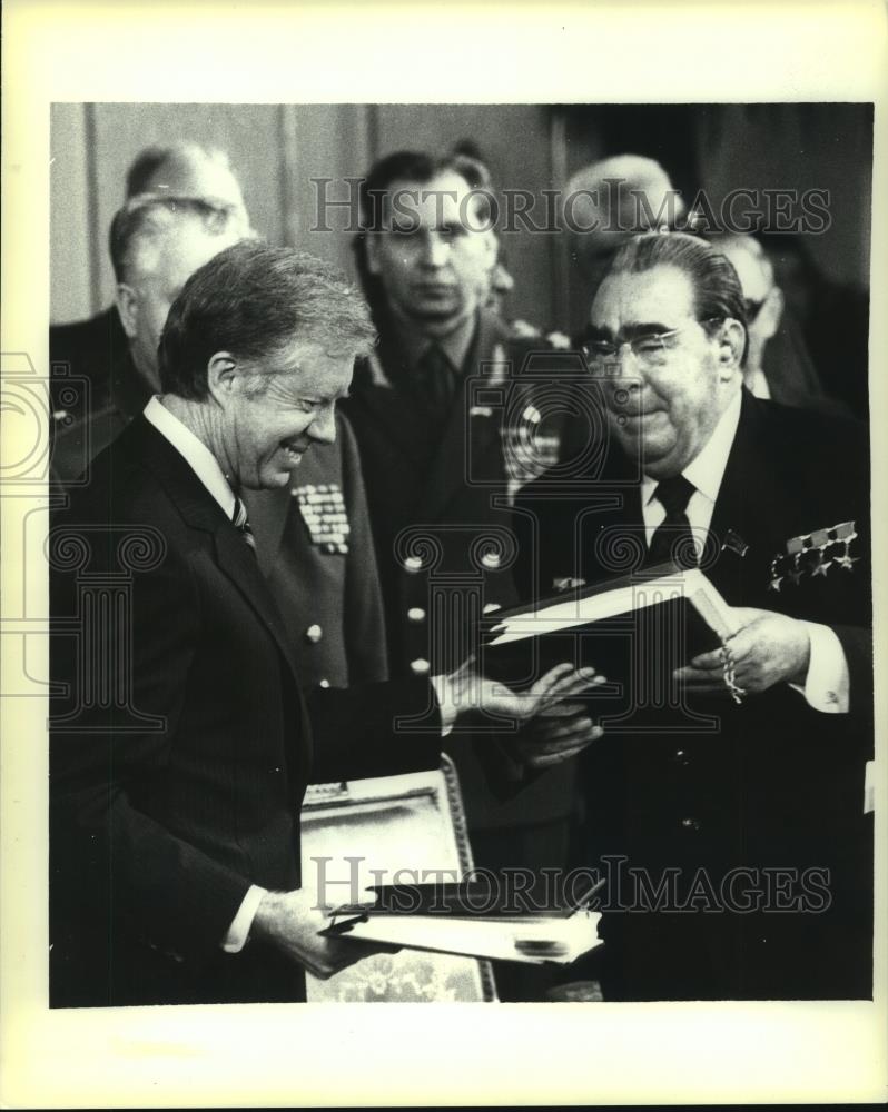 1979 Press Photo Carter and Brezhnev exchange signed copies of SALT II Treaty - Historic Images