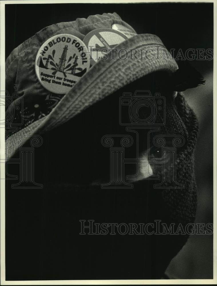 1991 Press Photo Milwaukee Resident, Chris Jaszewski Bundled up for Cold Protest - Historic Images