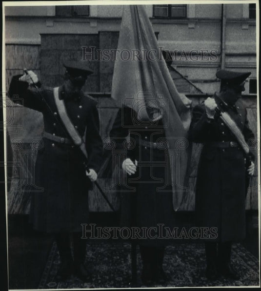 1992 Press Photo Former Russian army soldiers sworn in to Ukraine army in Kiev - Historic Images