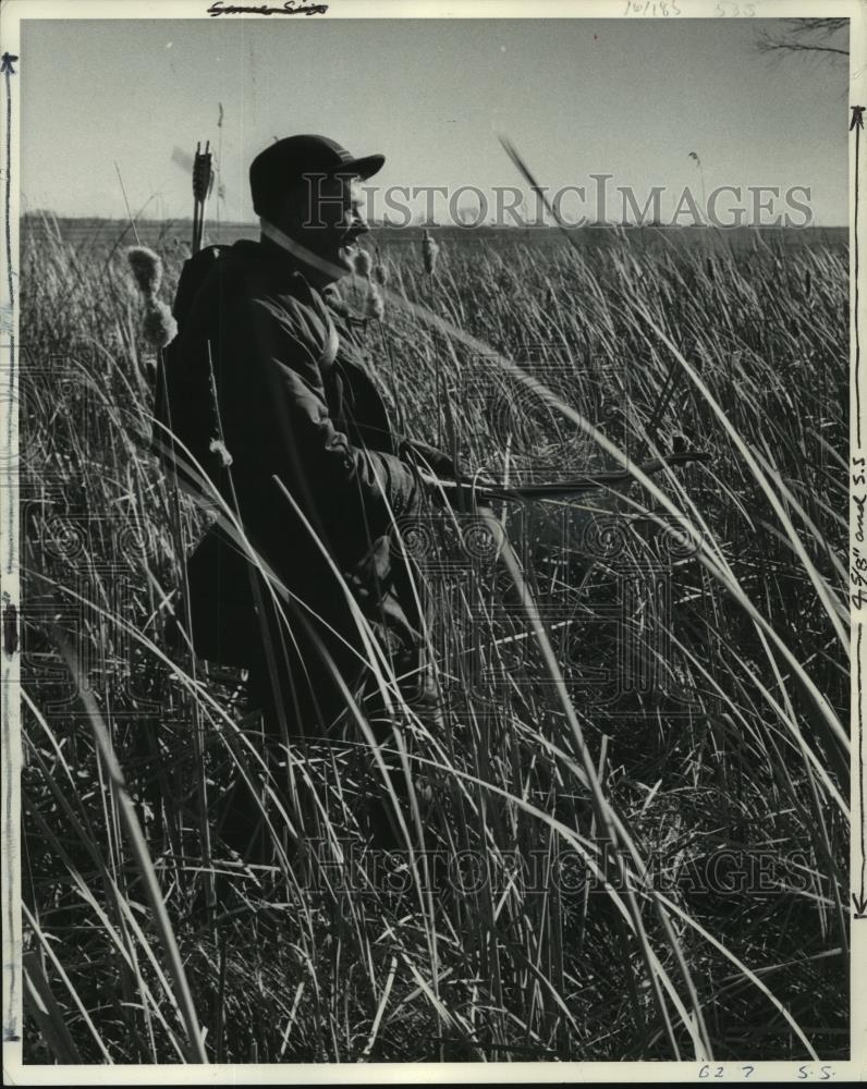 Press Photo Bow Deer Hunter Walking Through Refuge at Horicon Marsh - mjc02739 - Historic Images