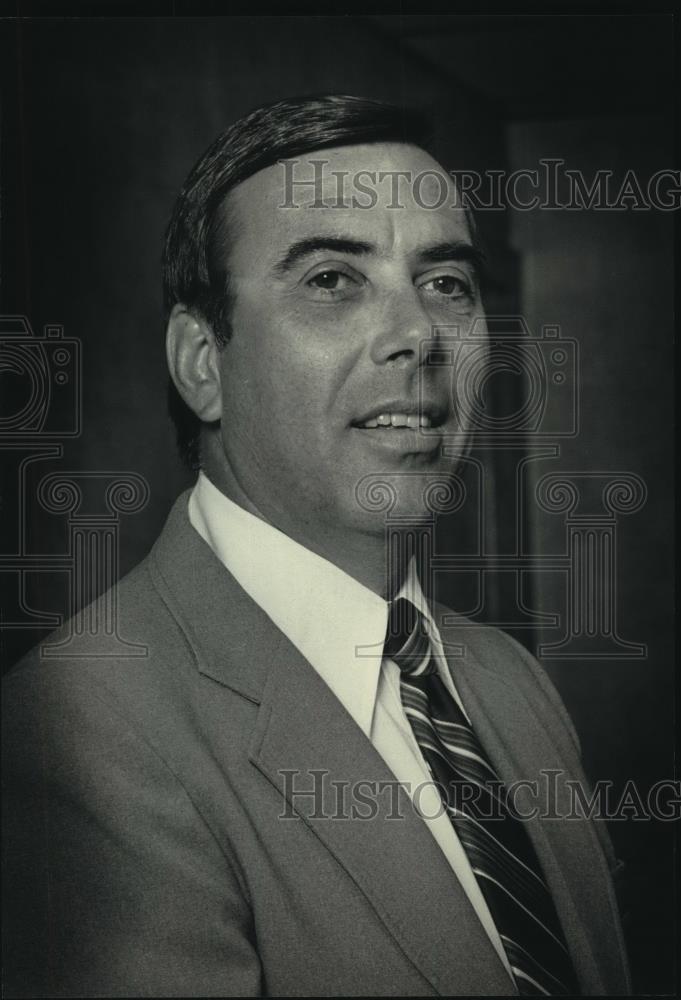 1984 Press Photo Richard Scholz, candidate for New Berlin School Board - Historic Images