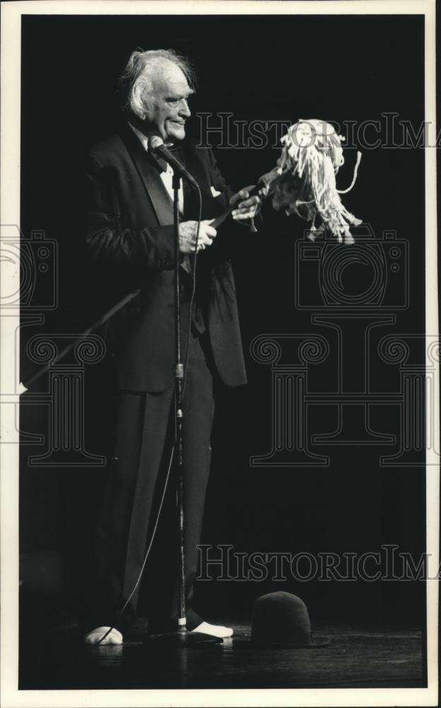 1989 Press Photo Red Skelton performance, Riverside, Wisconsin - mjc03027 - Historic Images