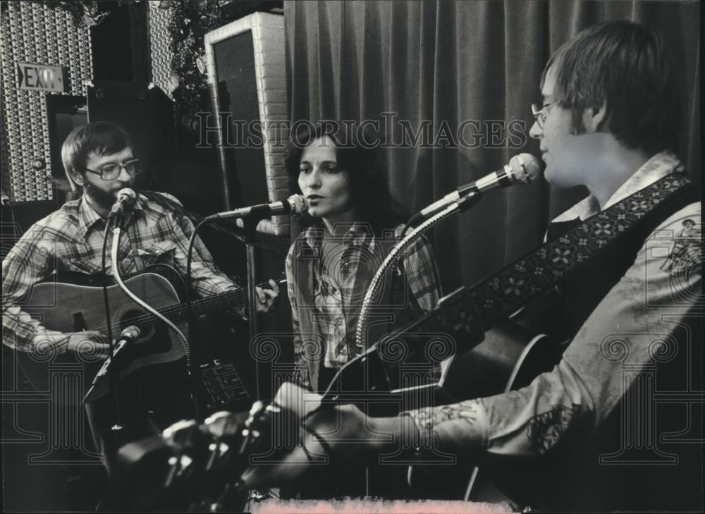 1979 Press Photo Folk singers Bill and Lin O&#39;Connor and Larry Theiss - mjc03325 - Historic Images