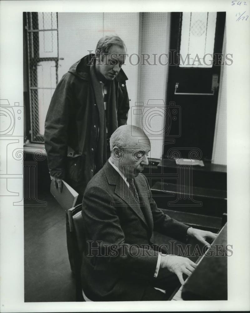 1976 Press Photo Composer Richard Rodgers Rehearsing Musical about Henry VIII - Historic Images
