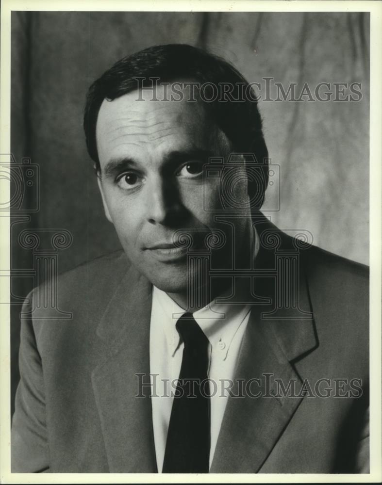 1991 Press Photo Doug Tunnell, CBS Paris correspondent - mjc03538 - Historic Images