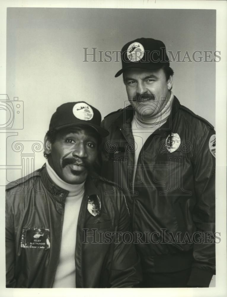 1985 Press Photo Bubba Smith and Dick Butkus star in &quot;Blue Thunder&quot; on ABC - Historic Images