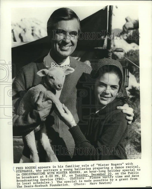 1978 Press Photo Fred Rogers and other in "Christmastime With Mister Rogers" PBS - Historic Images