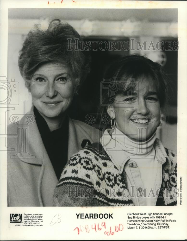 1991 Press Photo Sue Bridge and Kelly Ruff in Fox network&#39;s &quot;Yearbook&quot; - Historic Images