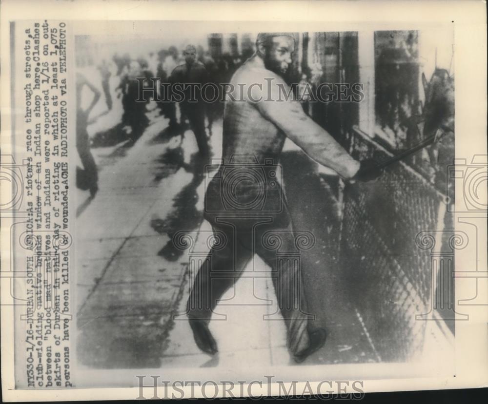 1979 Press Photo Rioting in South Africa between the natives and Indians - Historic Images