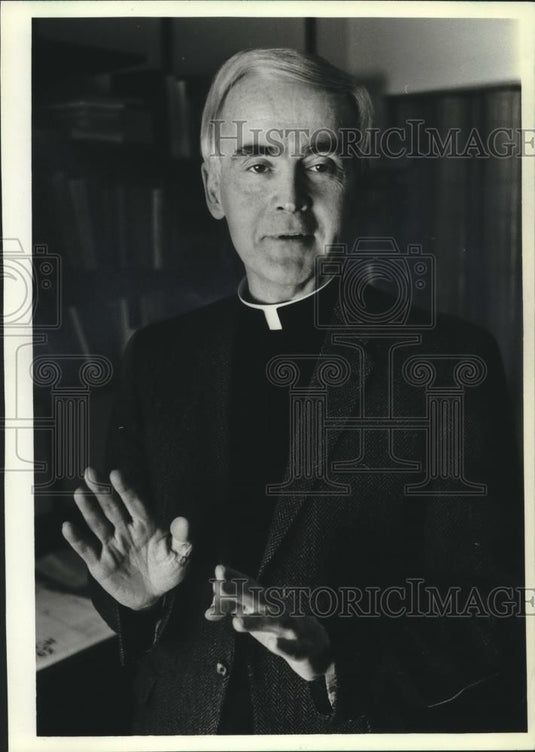 1982 Press Photo Marquette University theology professor. John F.X. Sheehan - Historic Images