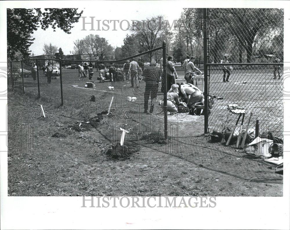 1990 Press Photo Bats batting helmets parents medical - RRV01143 - Historic Images