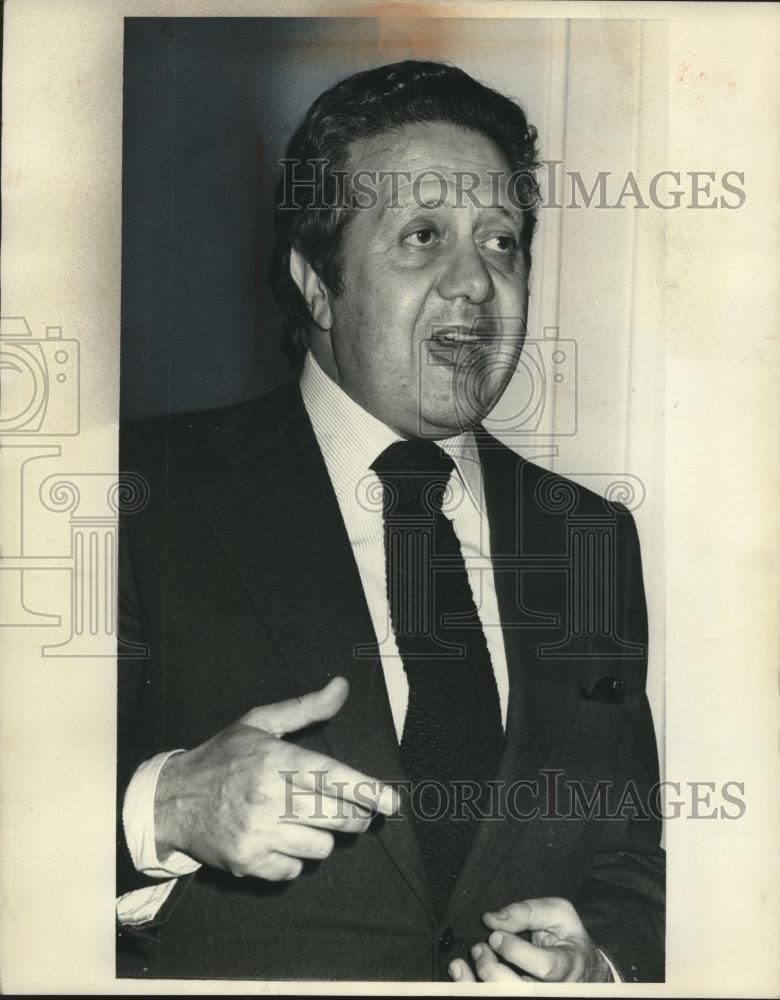 1977 Press Photo Portuguese Premier Mario Soares holds press conference in Rome - Historic Images