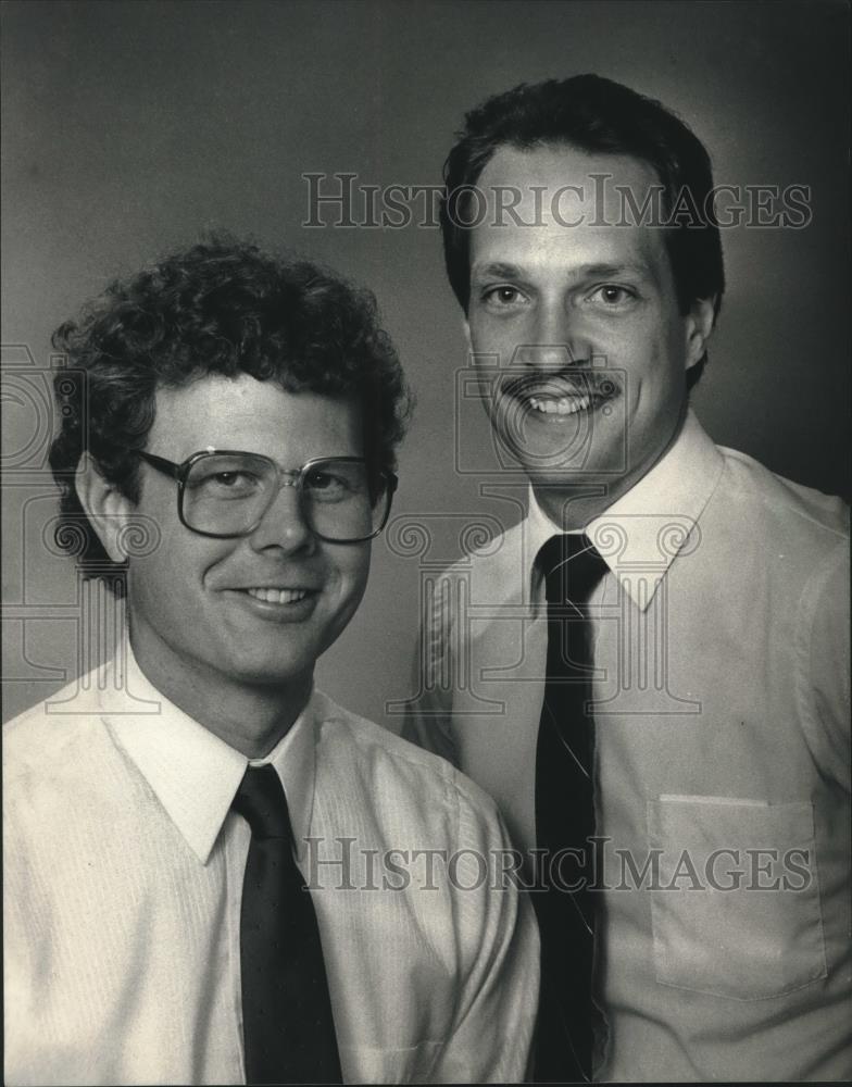 1988 Press Photo Scott Burns and Larry Sloane, Midwest Escargot Growers Assoc. - Historic Images